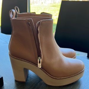 Brand new Boots, Antonio Melani , beautiful style